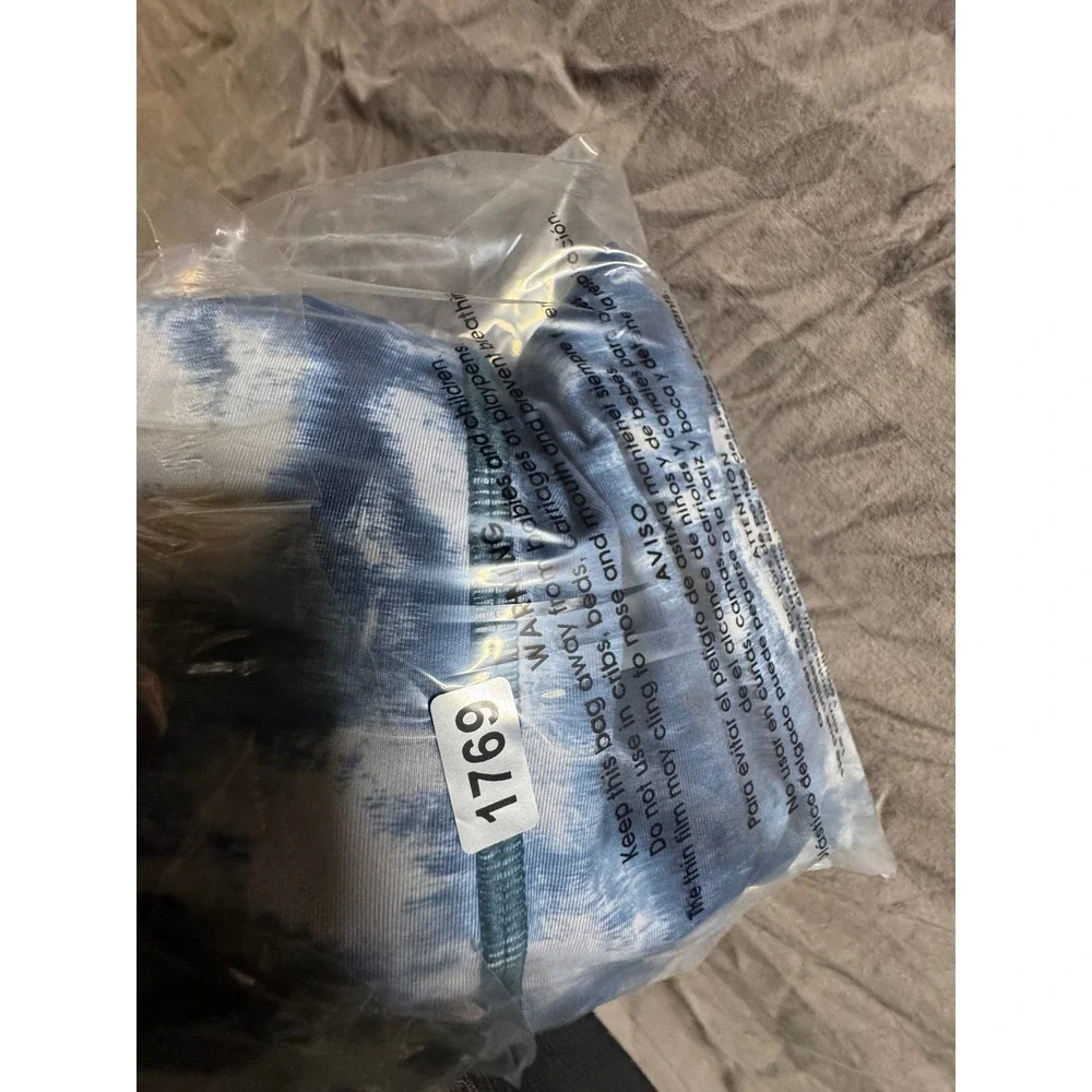Lululemon Tight Stuff‎ Tight II Blue White Marble Scalloped Leggings Size 6